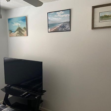 Private Room In A 2 Bedroom 1 Bathroom Shared With Host, On The Beach, Surrounded By Resorts, Only 2 People Max St. Pete Beach Exteriér fotografie