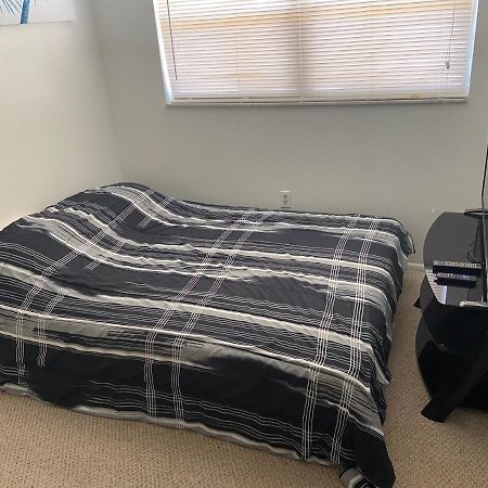 Private Room In A 2 Bedroom 1 Bathroom Shared With Host, On The Beach, Surrounded By Resorts, Only 2 People Max St. Pete Beach Exteriér fotografie