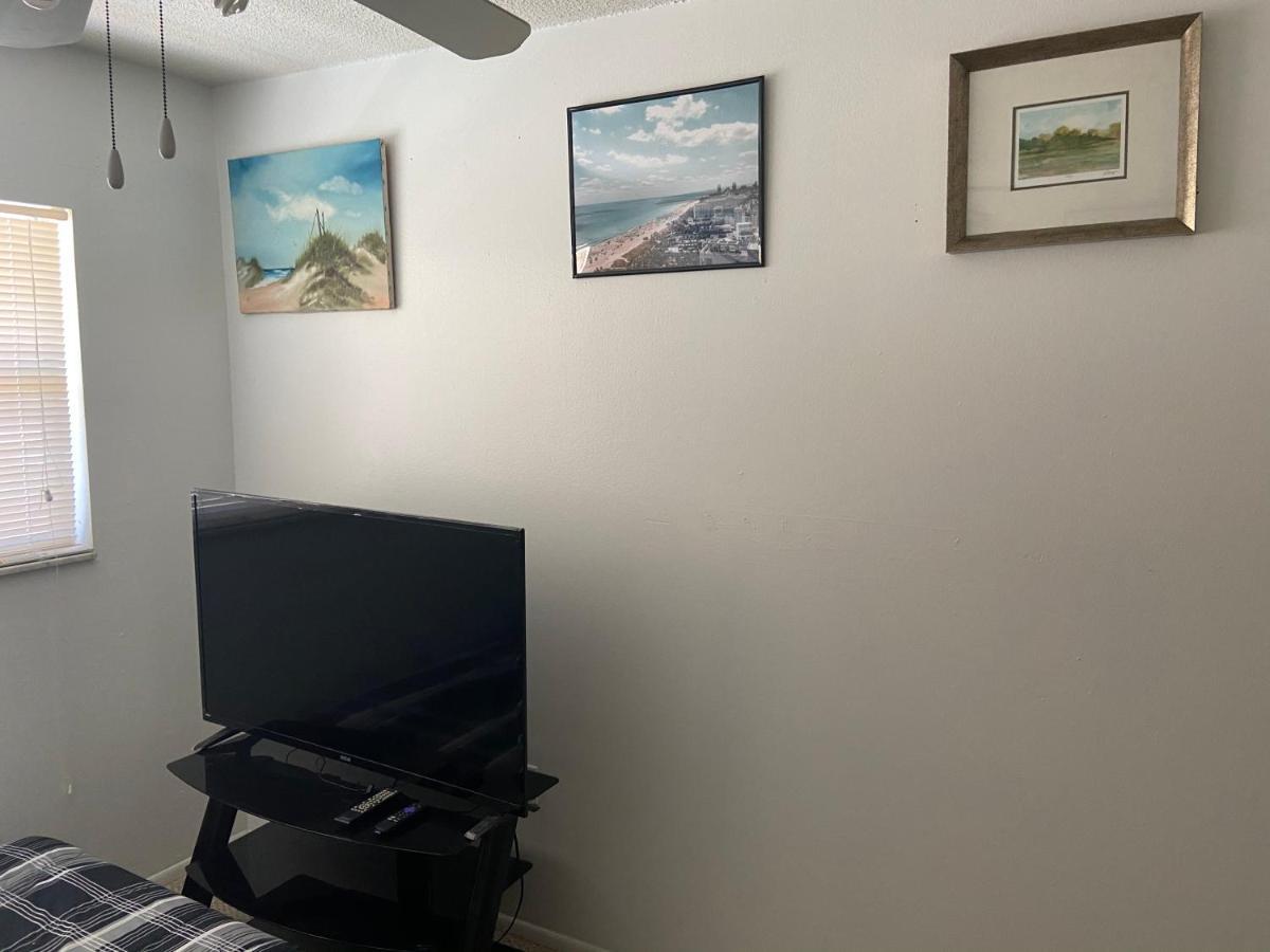 Private Room In A 2 Bedroom 1 Bathroom Shared With Host, On The Beach, Surrounded By Resorts, Only 2 People Max St. Pete Beach Exteriér fotografie