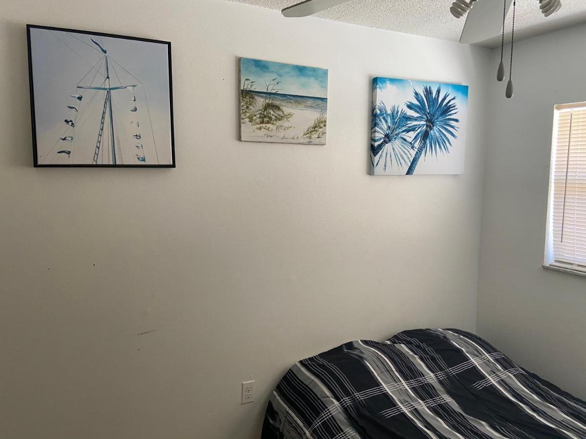 Private Room In A 2 Bedroom 1 Bathroom Shared With Host, On The Beach, Surrounded By Resorts, Only 2 People Max St. Pete Beach Exteriér fotografie
