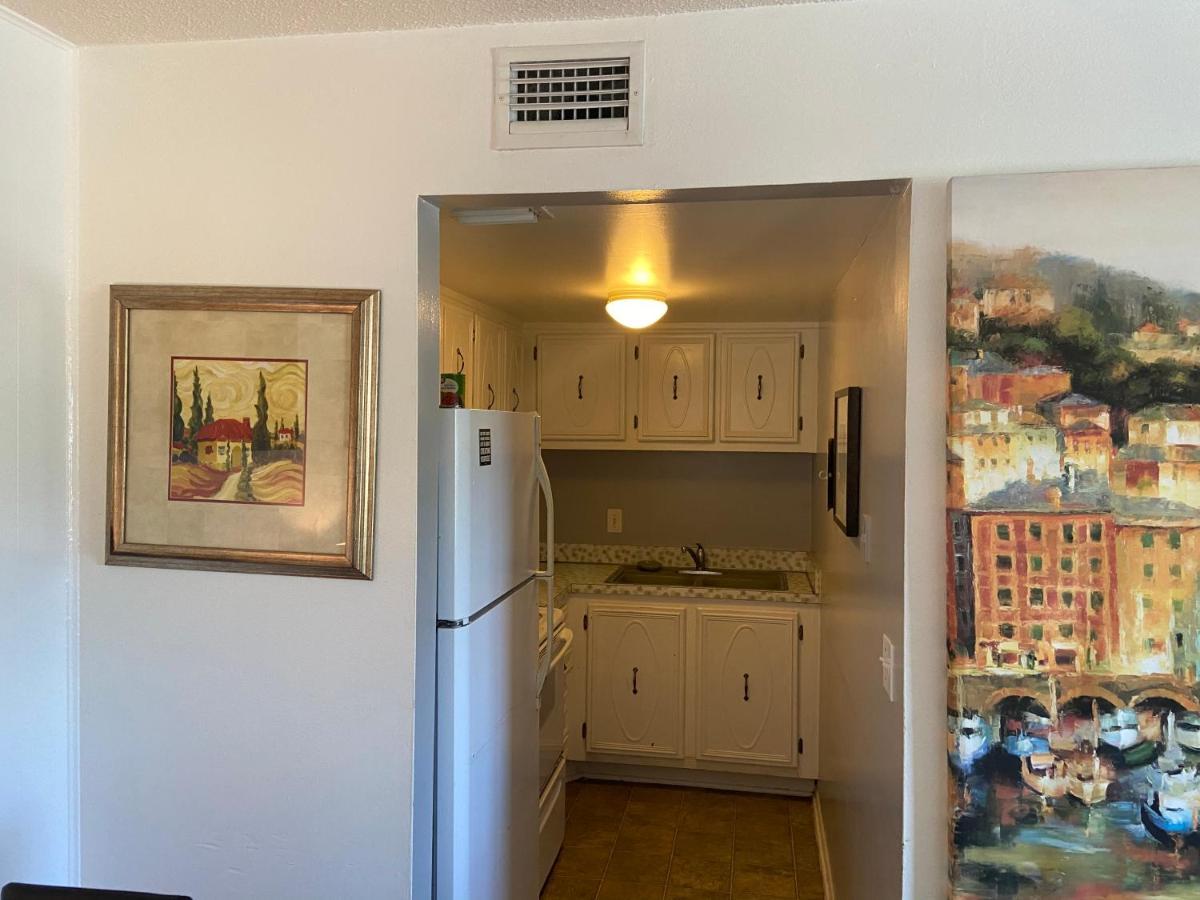 Private Room In A 2 Bedroom 1 Bathroom Shared With Host, On The Beach, Surrounded By Resorts, Only 2 People Max St. Pete Beach Exteriér fotografie